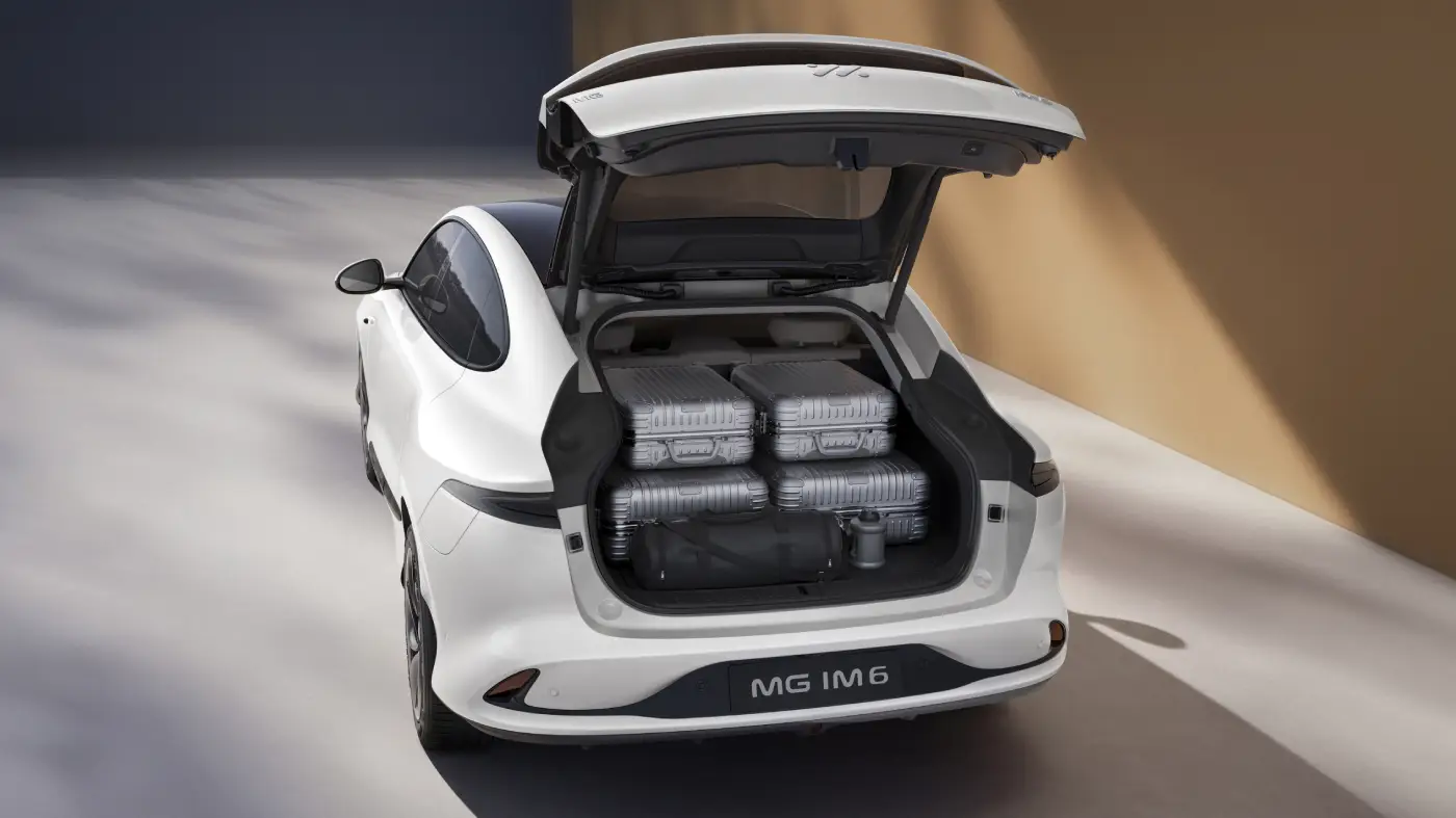 The rear of the IM5 car, with the boot open. Inside the boot are three suitcases, one backpack and one handbag.